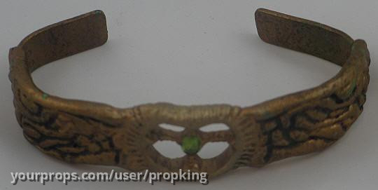 Bajoran bracelet worn by the Vedeks – Star Trek: Deep Space Nine (1993) – image 1