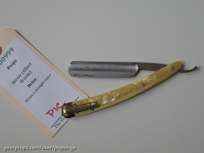Bernie Rose's (Albert Brooks) straight razor – Drive (2011) – image 5