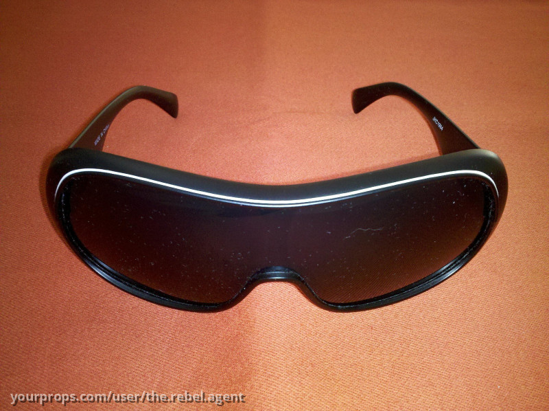 V Visitor Sunglasses – V (1983) – image 2