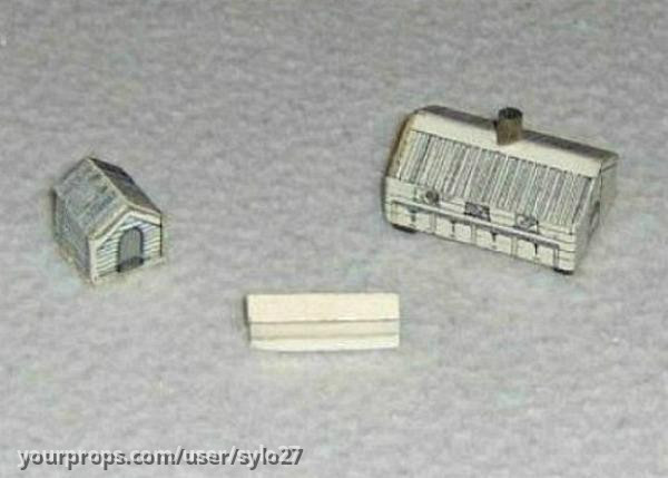 Art Department Miniature Set – Chicken Run (2000) – image 1