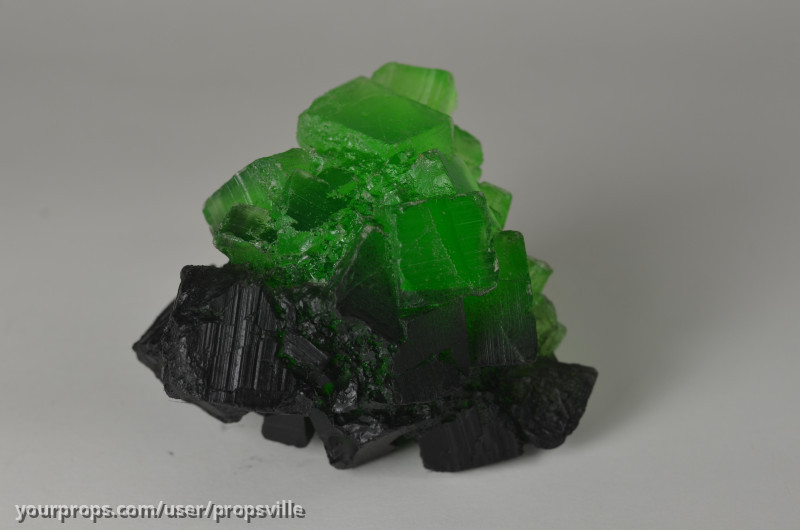 Green Kryptonite rock – Smallville (2001) – image 1