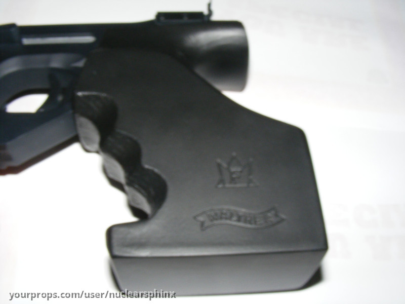 Prometheus Secutiry pistol – Prometheus (2012) – image 4