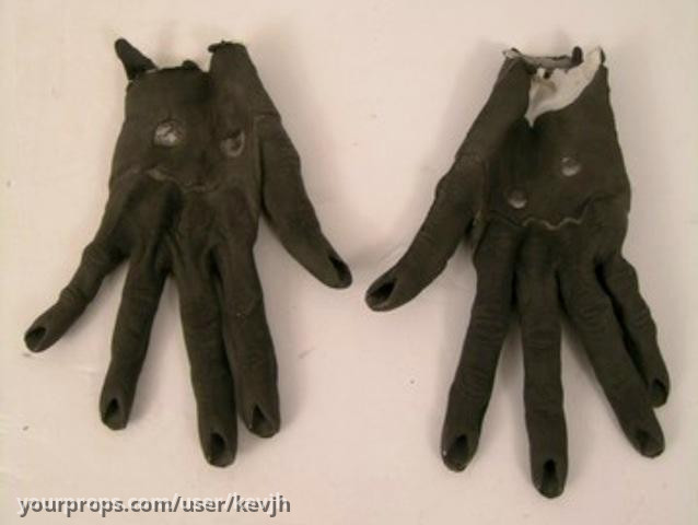 Victors hands appliance – Underworld (2003) – image 1