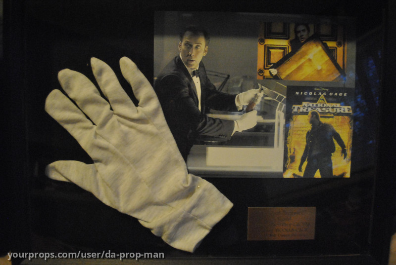 Nicolas Cage Screen Worn Glove Disney COA – National Treasure (2004) – image 1