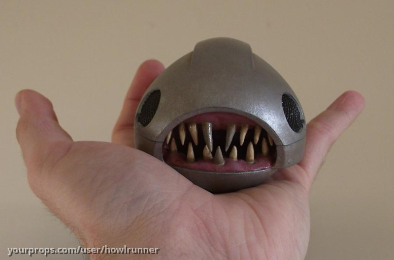 Cybermat prop replica – Doctor Who (2005) – image 3