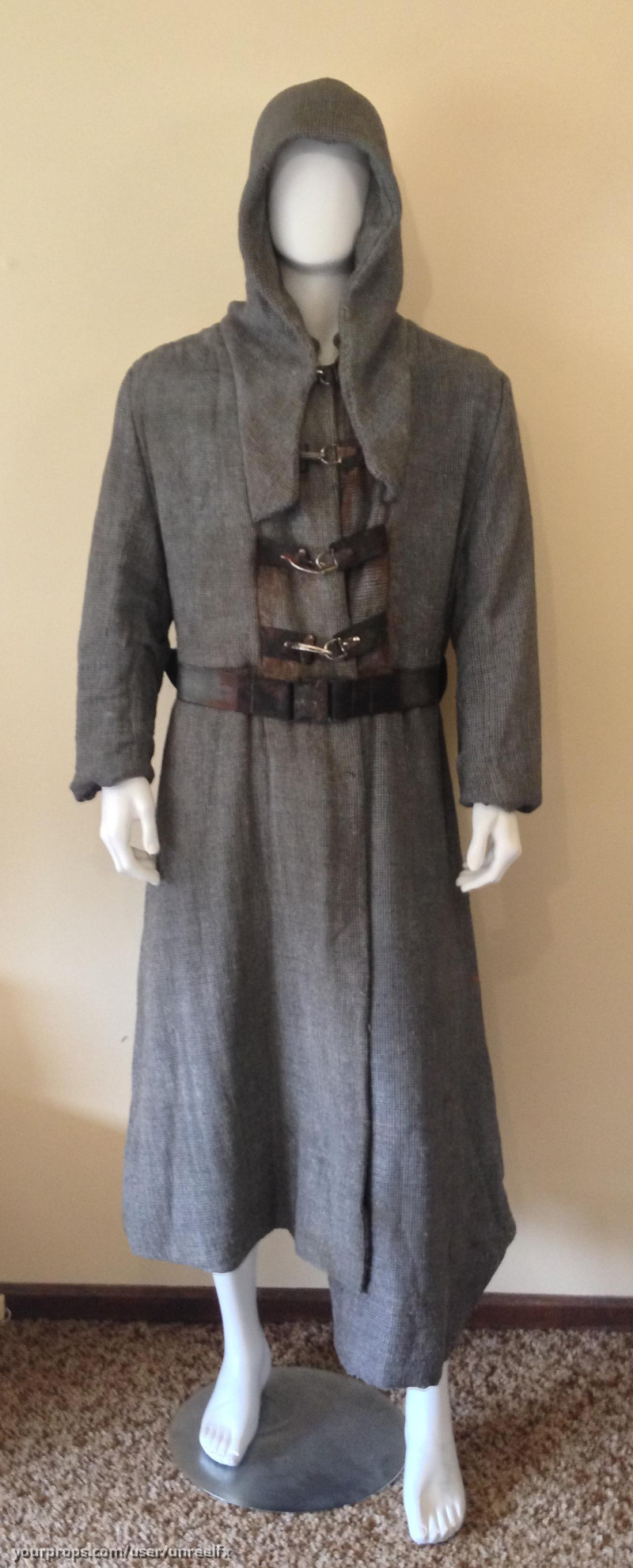 Crematoria Inmate's Cloak – The Chronicles of Riddick (2004) – image 2