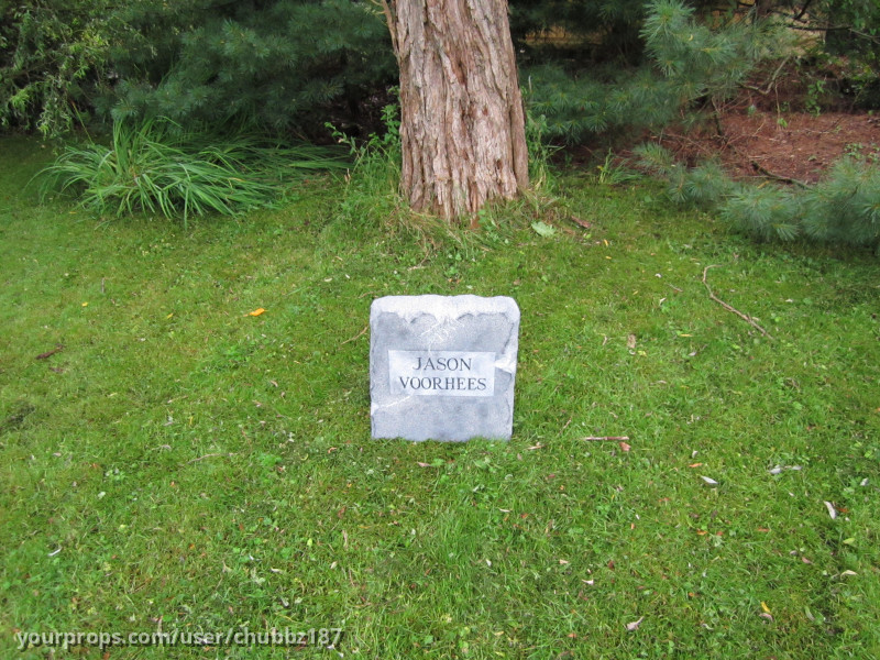 JASON LIVES TOMBSTONE REPLICA – Friday the 13th Part VI: Jason Lives (1986) – image 1
