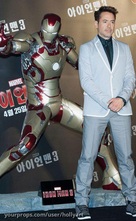 Lifesize Mark 42 statue (lights up) – Iron Man 3 (2013) – image 4