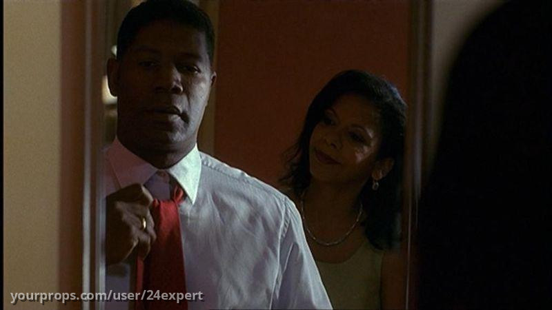 PRESIDENT DAVID PALMER'S DAY 1 DRESS SHIRT – 24 (2001) – image 3