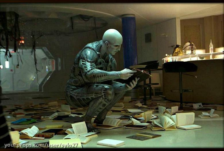 Living Quarters - Book – Prometheus (2012) – image 5