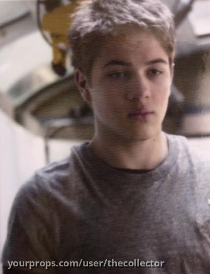 Ben Mason's (Connor Jessup) T-Shirt – Falling Skies (2011) – image 2