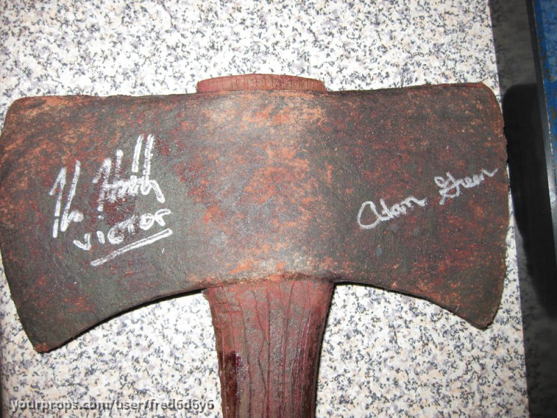 Screen-Used Hatchet – Hatchet (2006) – image 3