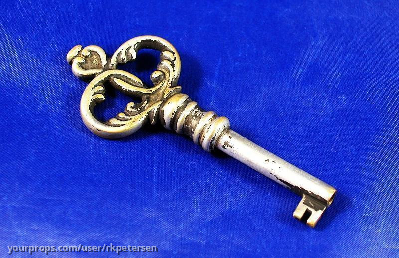 H.P. Lovecraft Silver Key Artifact – Warehouse 13 (2009) – image 1