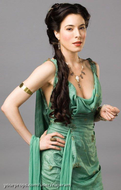 Gaia's EP1 & 3 gown and ring set – Spartacus: Gods of the Arena (2011) – image 5