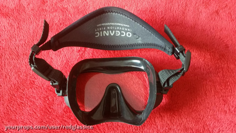 Spencer Ashton Kutcher, screen worn used goggles costume movie prop – Killers (2010) – image 5