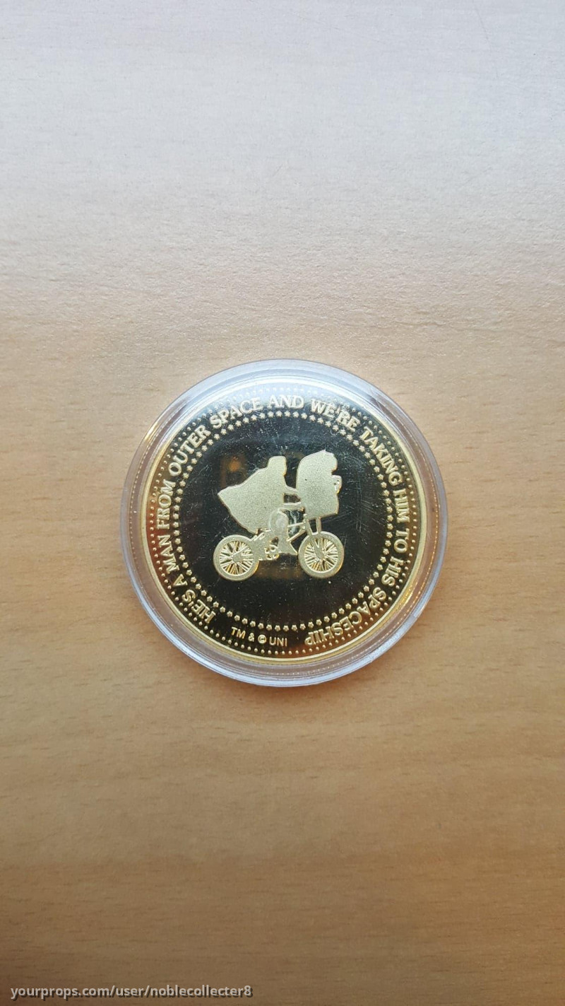 Golden E.T limited edition coin – E.T. the Extra-Terrestrial (1982) – image 5