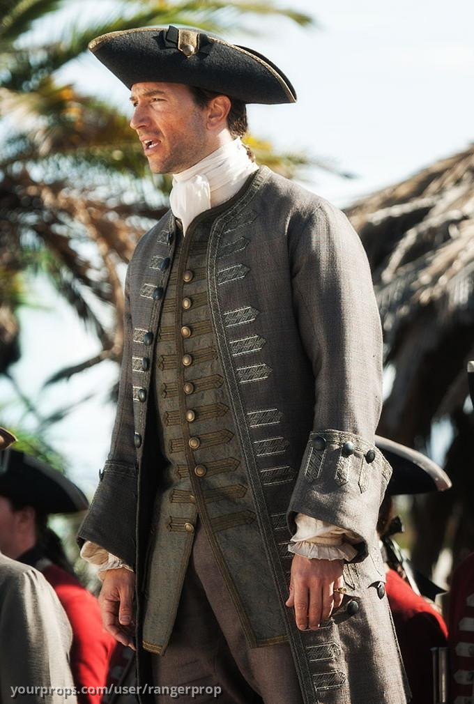 Governor Woodes Rogers season 3 screen worn shirt, pants, vest, gloves & tri-corner hat with season – Black Sails (2014) – image 2