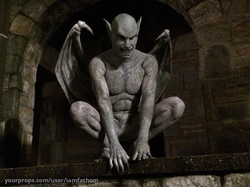 Gargoyle Cowl & Gloves – Sleepy Hollow (2013) – image 5