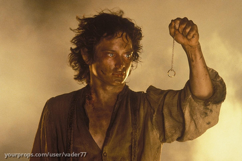 The One Ring "Frodo version" – The Lord of the Rings: The Fellowship of the Ring (2001) – image 5