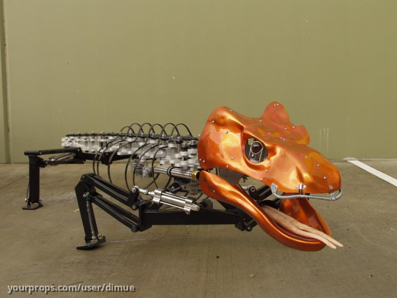 Lifesize Animatronic Komodo Puppet – Komodo (1999) – image 2