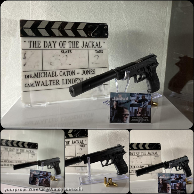 The Jackal (Bruce Willis) Stunt Gun and Clapperboard – The Jackal (1997) – image 2