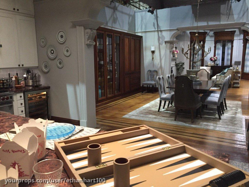 Catherine's brownstone wall plates – Veep (2012) – image 2