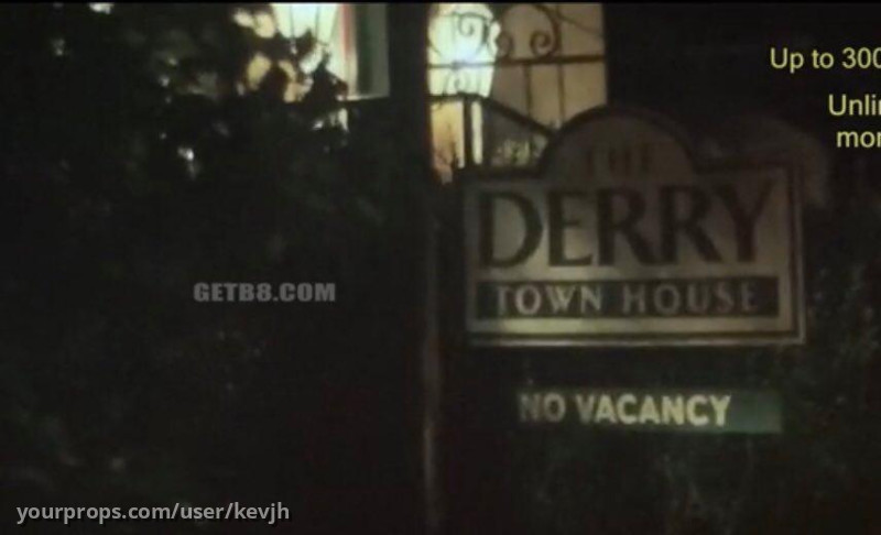 Derry townhouse hotel key – It (2017) – image 2