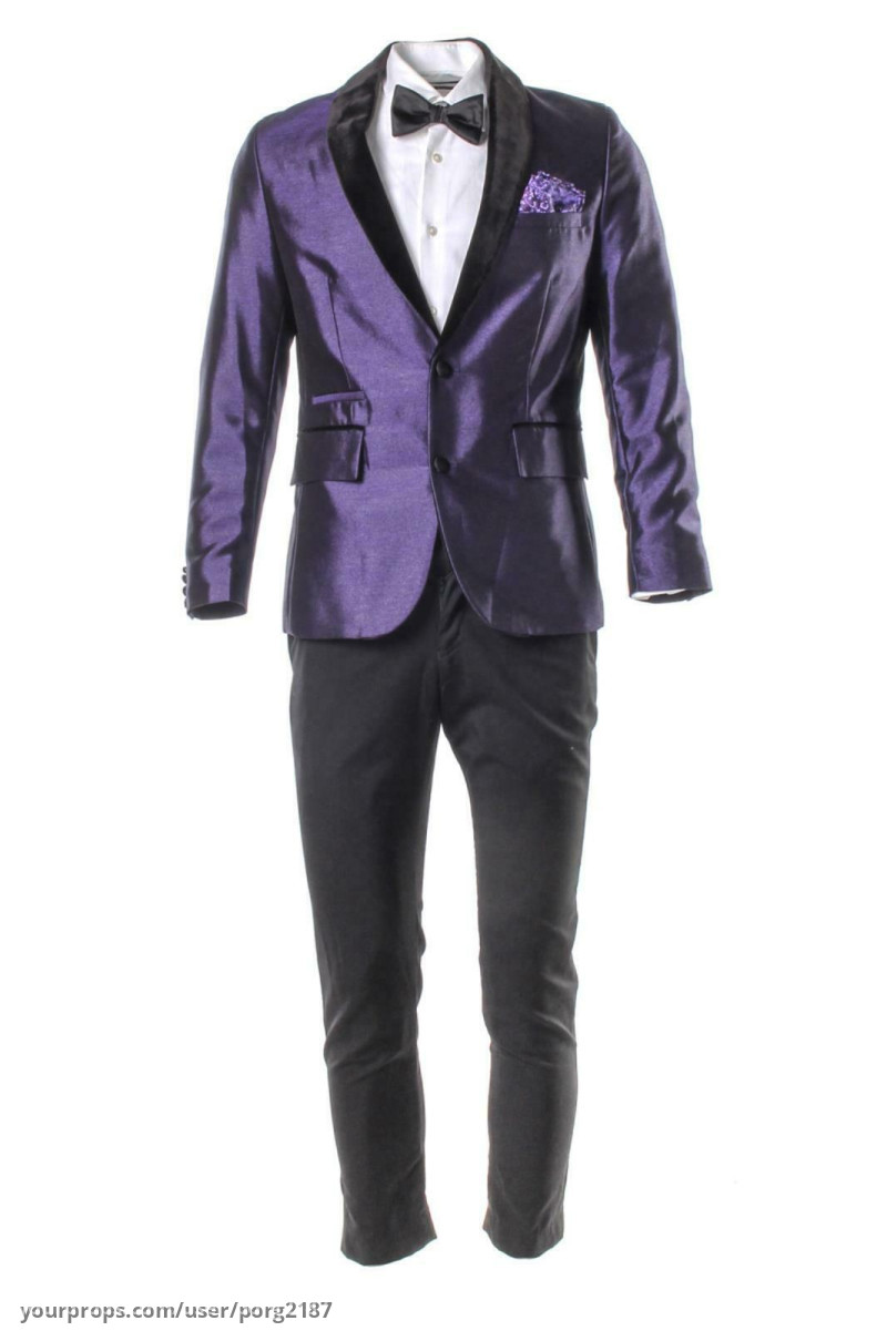 Kumail Nanjiani Screen Worn Suit – The Lovebirds (2020) – image 1