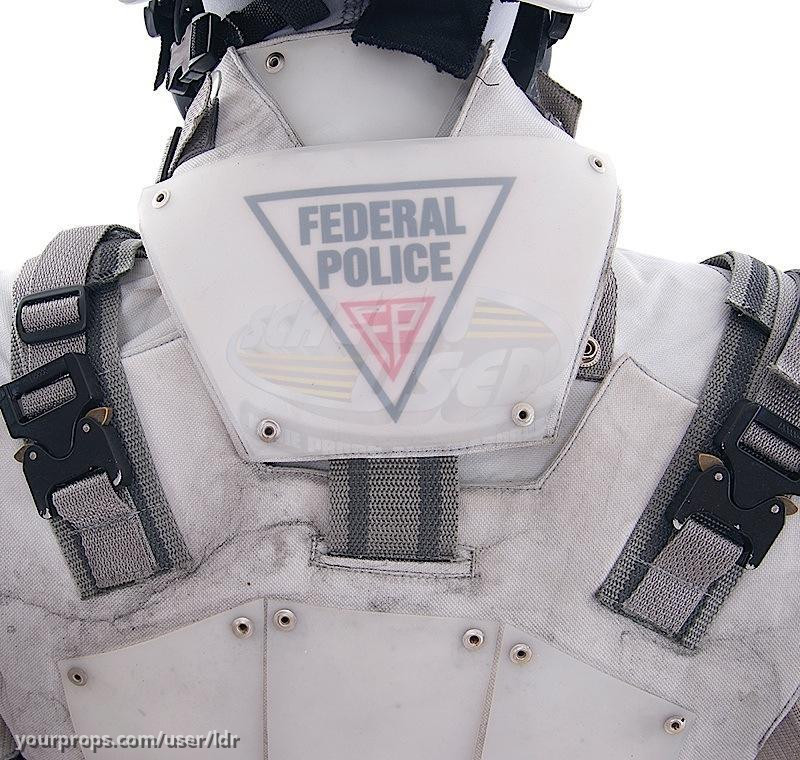 Federal Police Costume – Total Recall (2012) – image 4