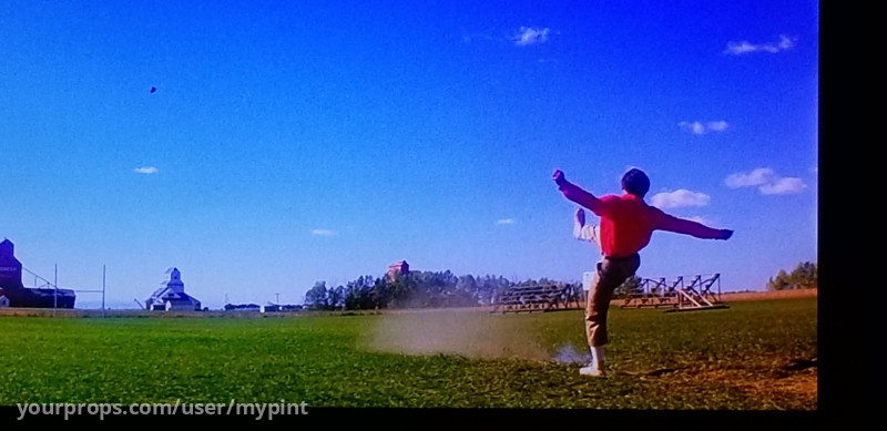 Clark kicking football – Superman (1978) – image 3