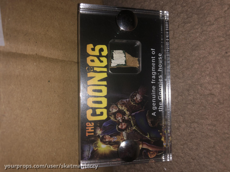 Authentic piece/fragment of the goonies house – The Goonies (1985) – image 1