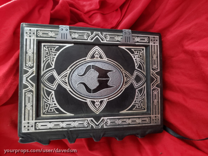 Maleficent spellbook – Once Upon a Time (2011) – image 1