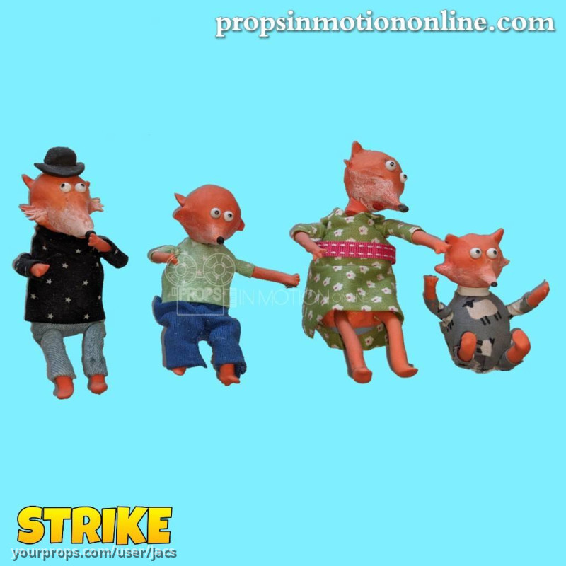 Family of Dining Fox's – Air Strike (2018) – image 1