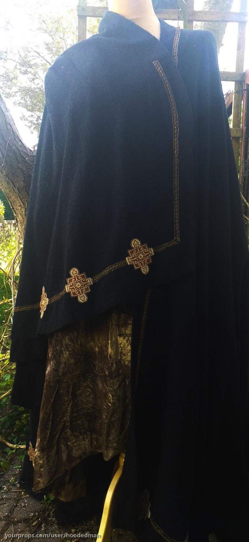 King Johns Black/Gold Cape – Robin of Sherwood (1984) – image 1