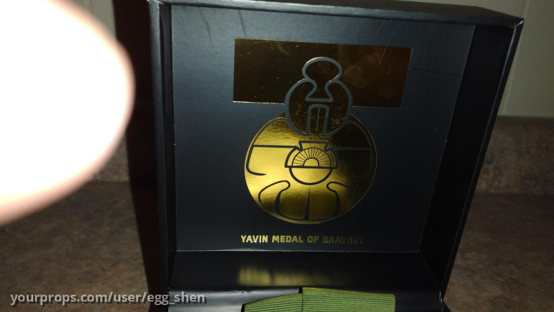 24 Karat Gold plated Medal of Yavin – Star Wars: Episode IV - A New Hope (1977) – image 2