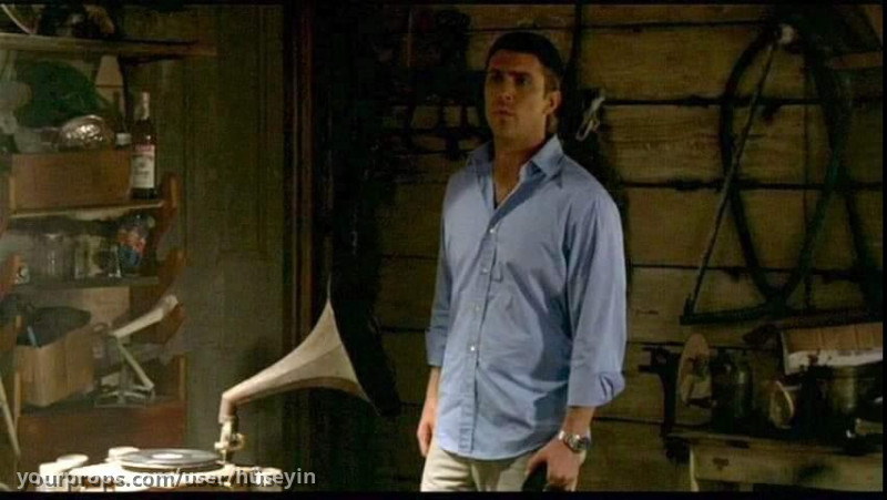 Chris bloody shirt – Wrong Turn (2003) – image 1