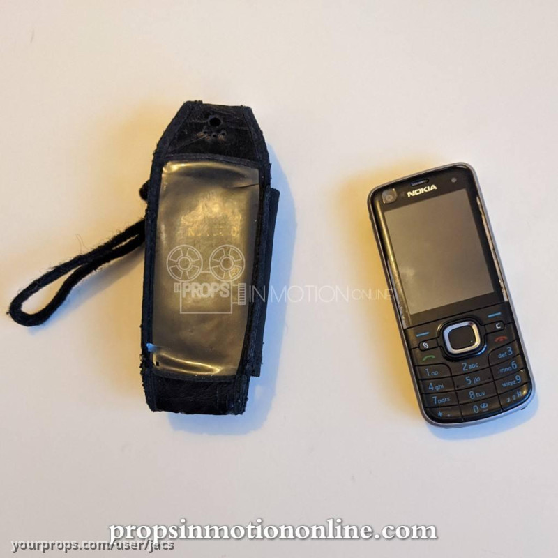 Frost (David Jason) mobile phone – A Touch of Frost (1992) – image 1