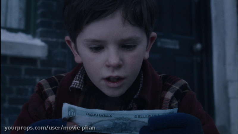 backup money found in snow – Charlie and the Chocolate Factory (2005) – image 4