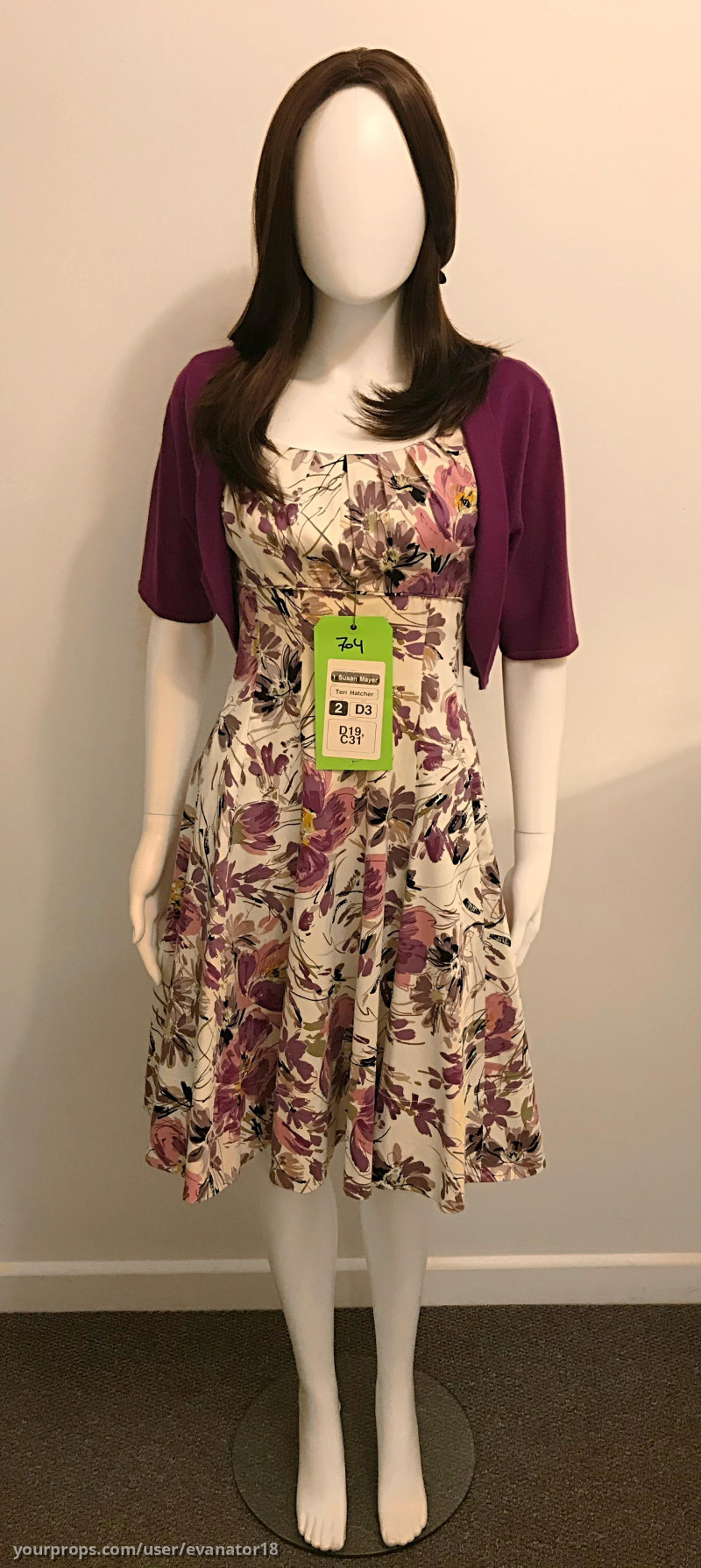Susan Delfino Screen Worn Dress & Cardigan – Desperate Housewives (2004) – image 1