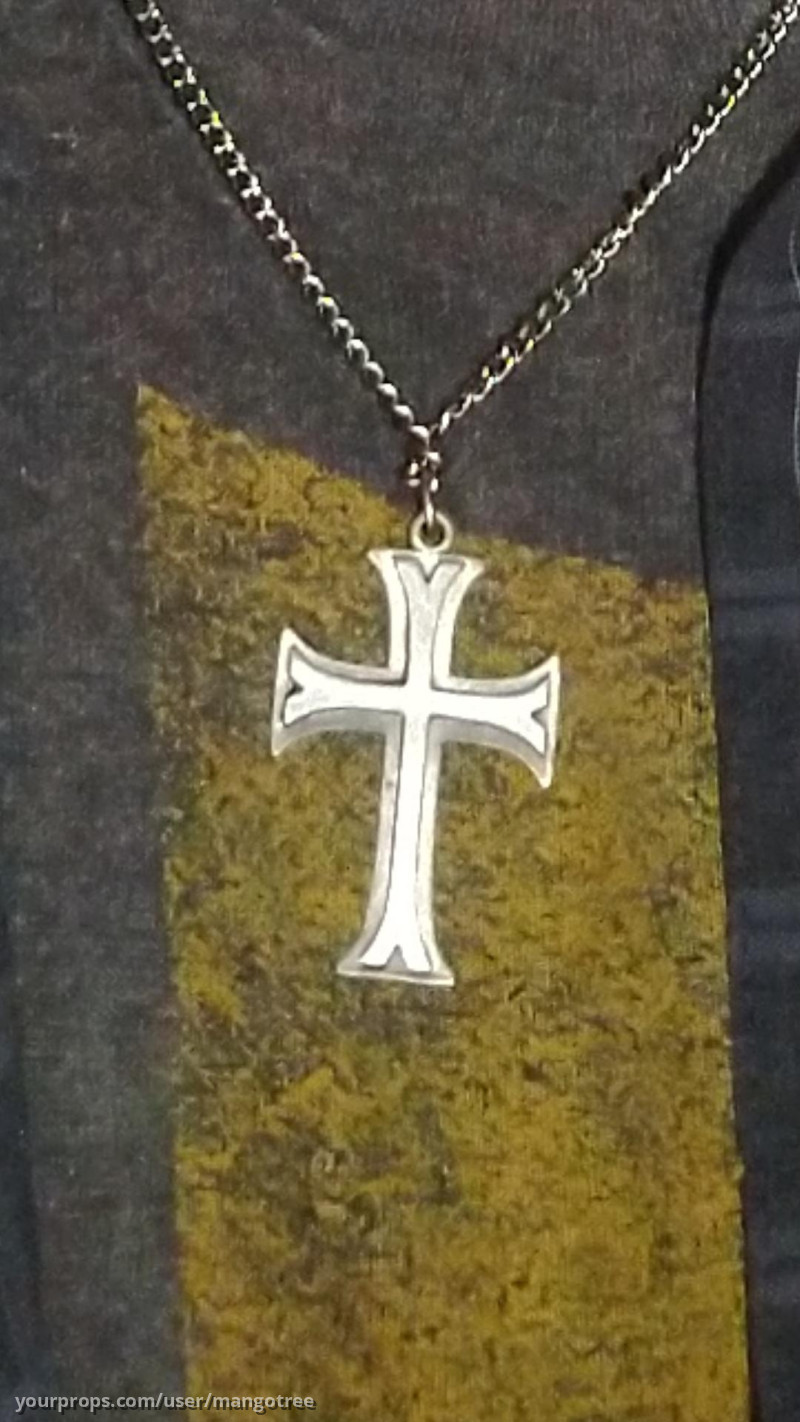 Older priest's cross necklace. – Supernatural (2005) – image 1