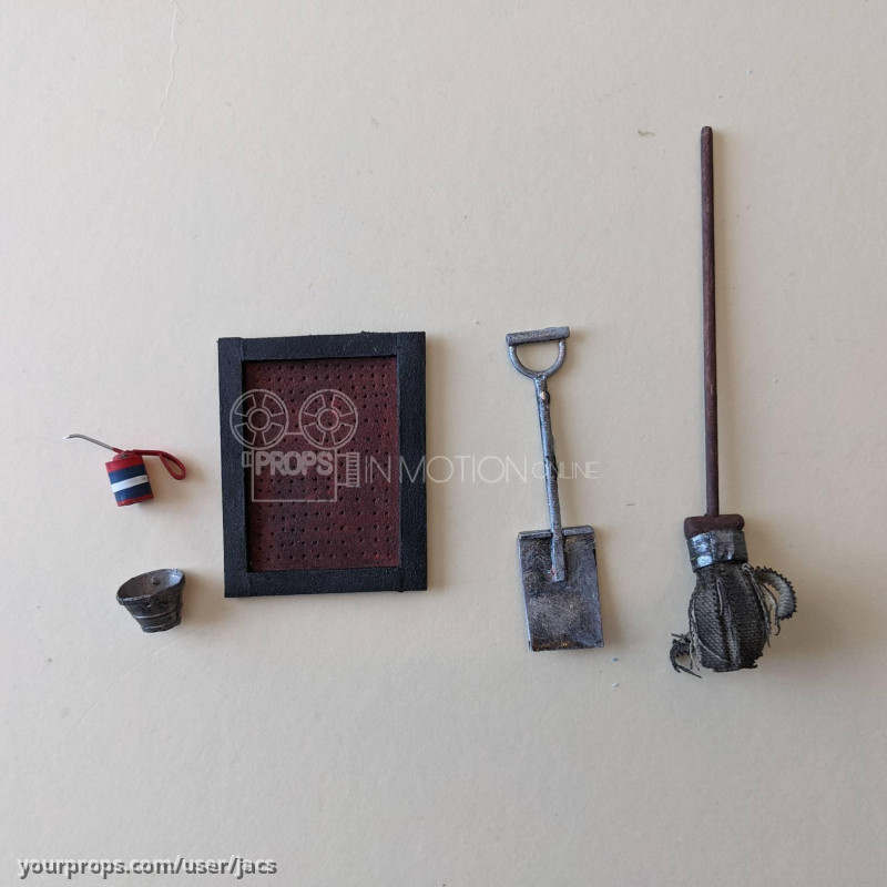 Mine miniature pieces with control's shovel – Air Strike (2018) – image 1