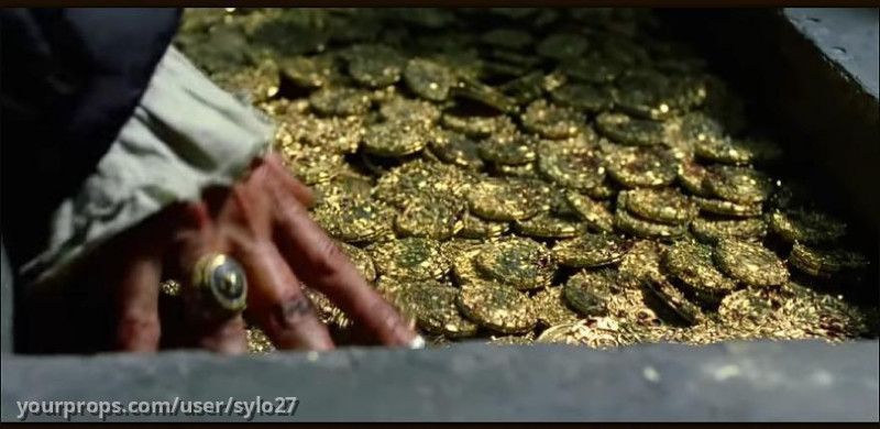 Cursed Aztec Coin – Pirates of the Caribbean: The Curse of the Black Pearl (2003) – image 5