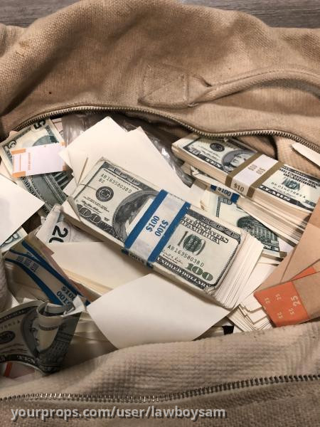 Chris Pratt's (Joseph Gordon-Levitt's) Duffle Bag & Money – The Lookout (2007) – image 2