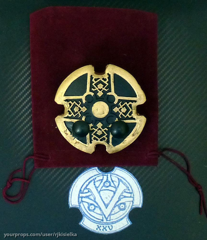 Necklace – Underworld: Rise of the Lycans (2009) – image 2