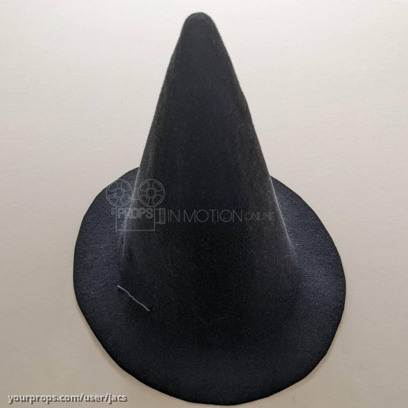 Esmerelda Hallow Hat – The Worst Witch (2017) – image 1