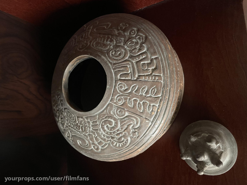 "Vianne's" (Juliette Binoche) Screenused mother's ashes Mayan Urn – Chocolat (2000) – image 2