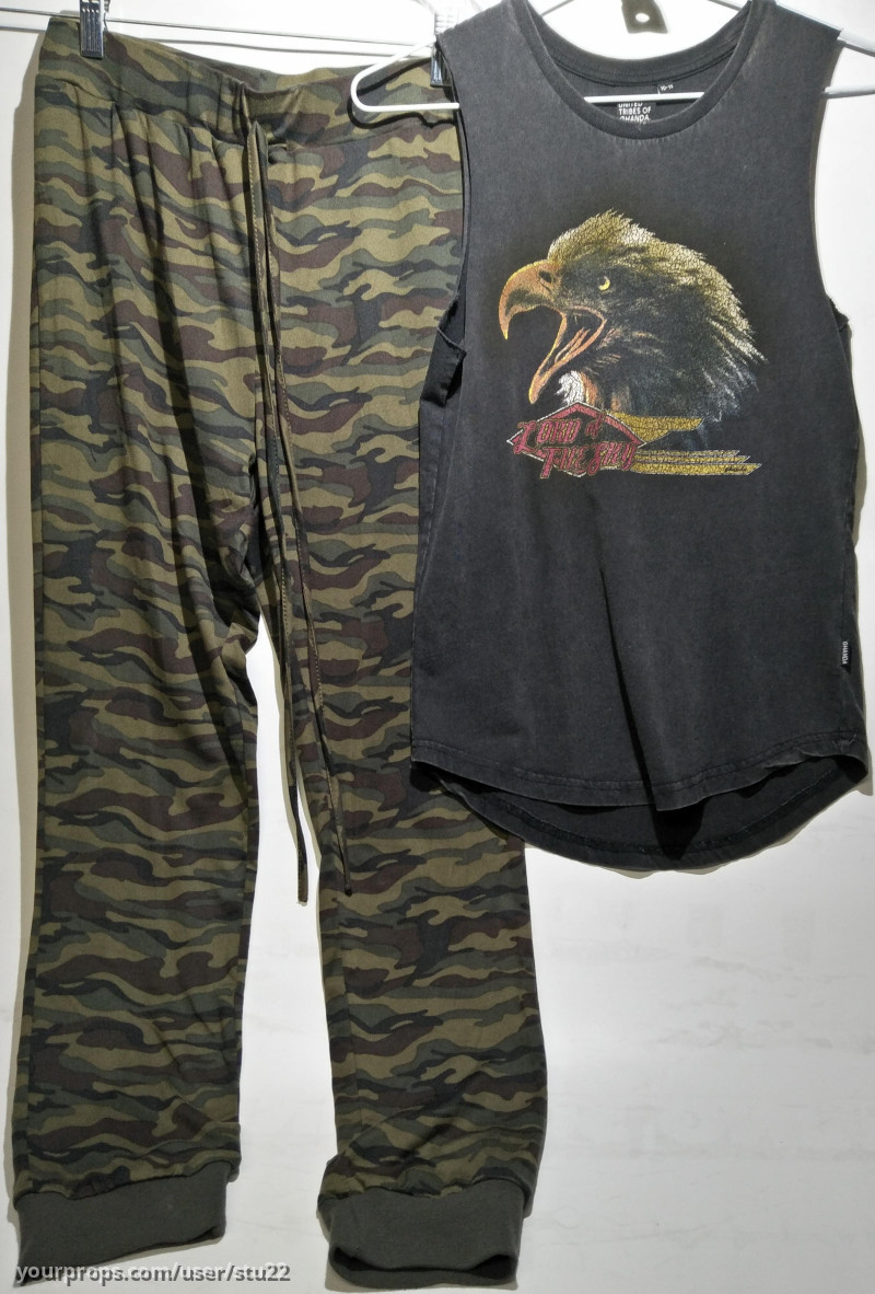 Outfit – Spiderhead (2022) – image 1