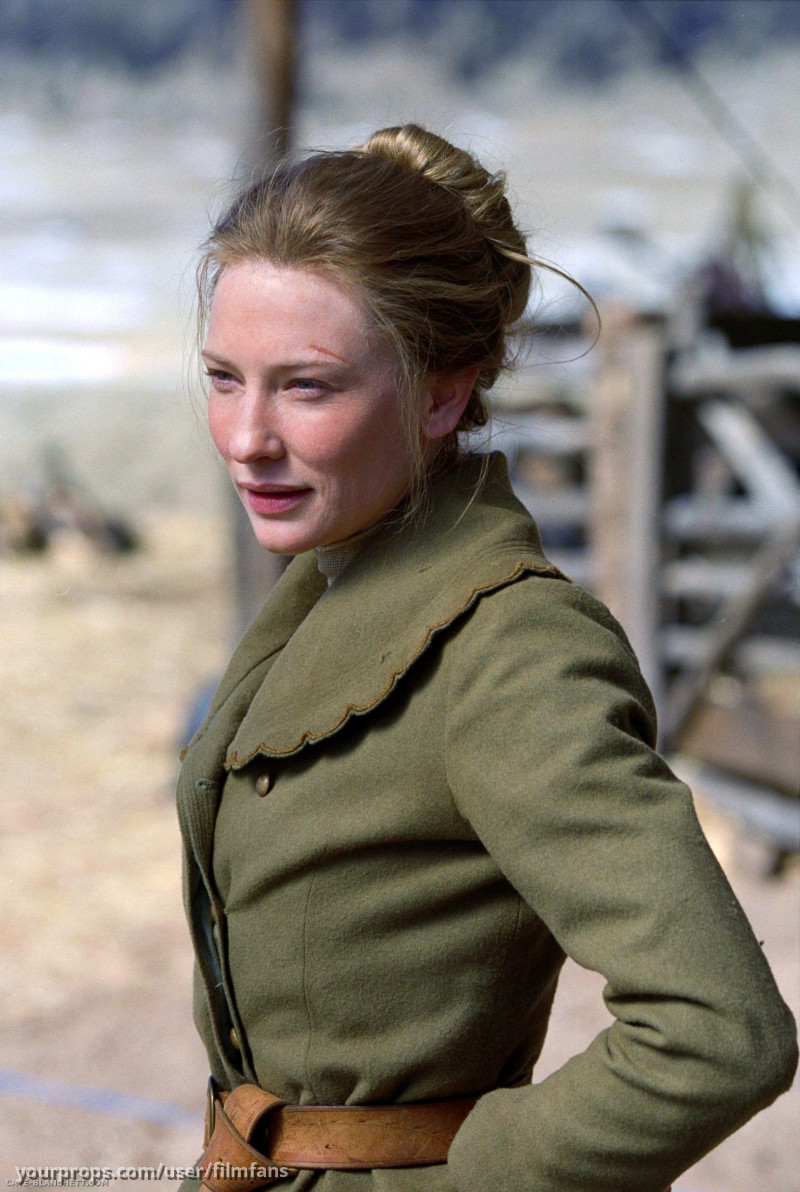Cate Blanchett’s (“Maggie”) screenworn leather gloves – The Missing (2003) – image 2