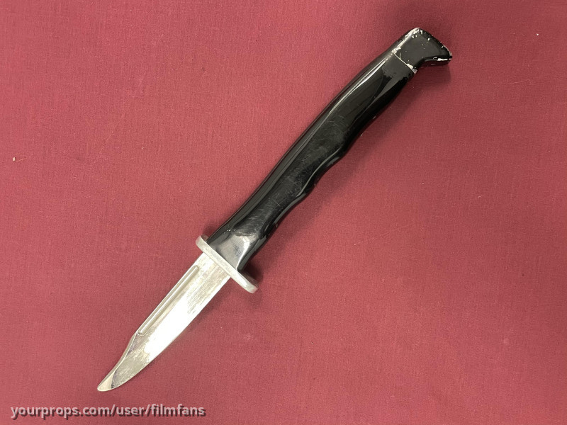 “The Killer’s” (Dave Sheridan) prop FX retractable knife “Scary Movie” – Scary Movie (2000) – image 1