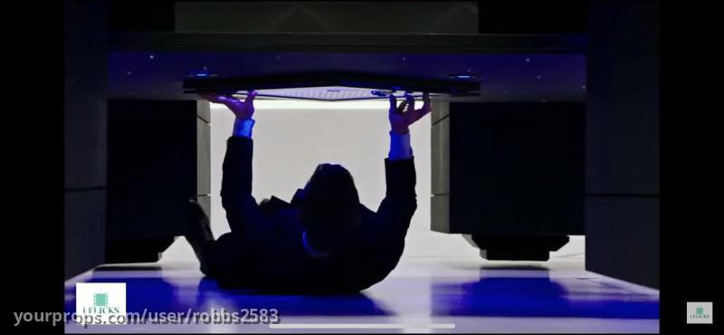 Card Throw Scene – Now You See Me 2 (2016) – image 2